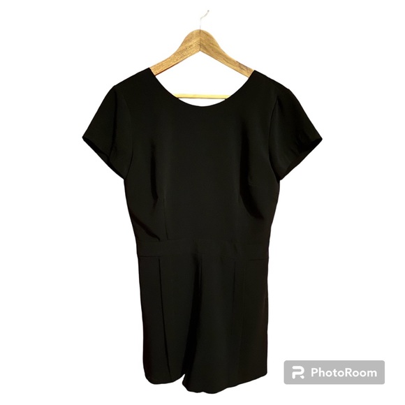 F21 Small black deep V open back romper size S - Picture 1 of 2